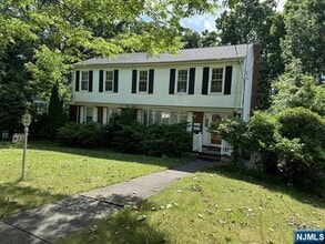 Building Photo - 63 N Farview Ave