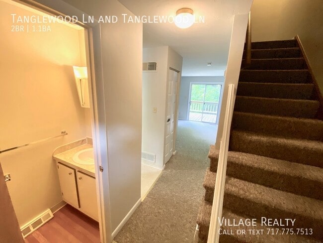 Building Photo - 442 Tanglewood Ln
