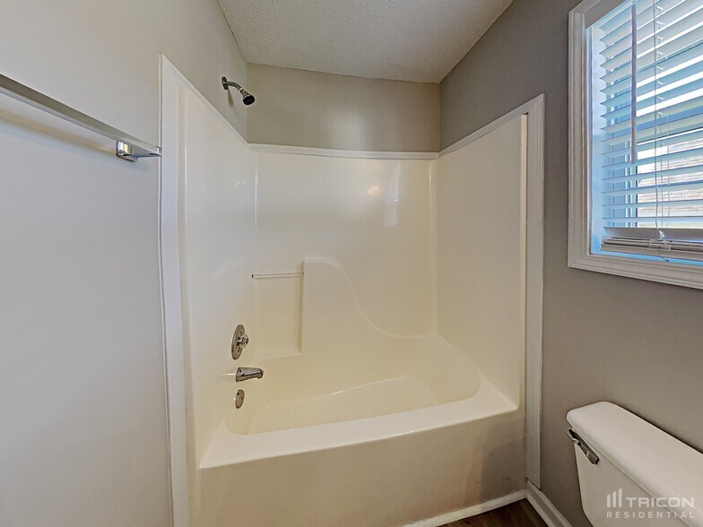 Building Photo - 412 Remington Ct