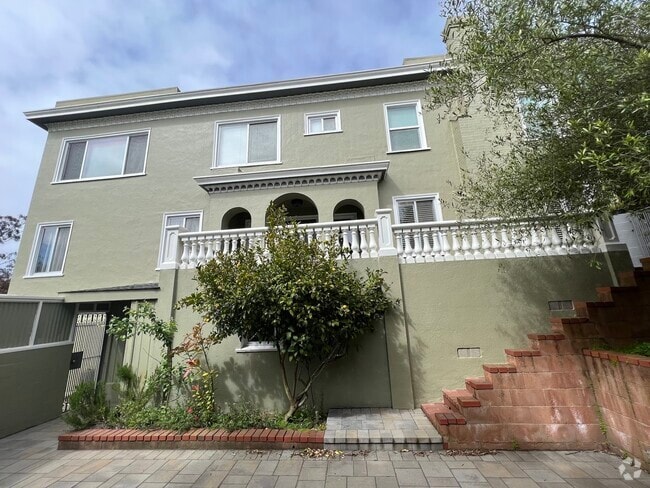 Building Photo - 1650 Portola Dr