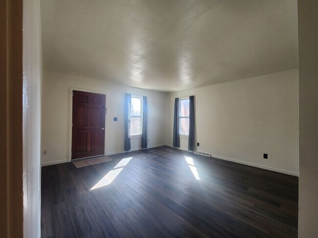 Building Photo - 1106 Rixon St