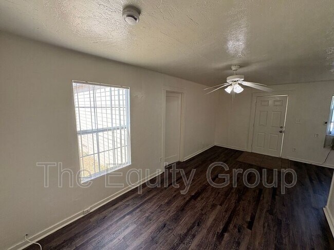 Building Photo - 829 Washington St