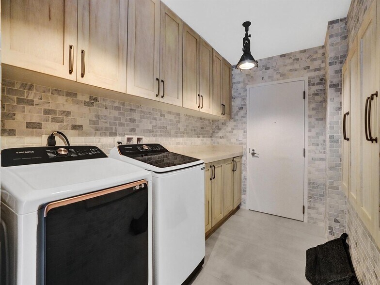 Building Photo - 17301 Biscayne Blvd