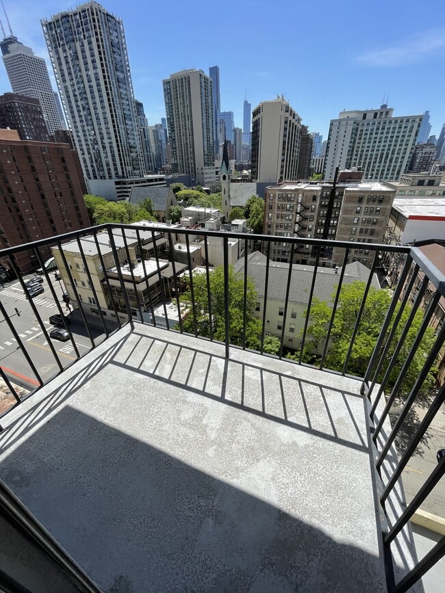 Building Photo - 1212N N La Salle Dr