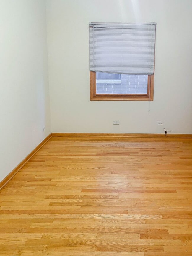 Building Photo - 1326 W Diversey Pkwy