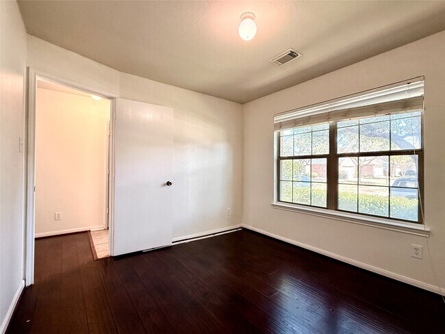 Building Photo - 16127 Cole Bridge Ln