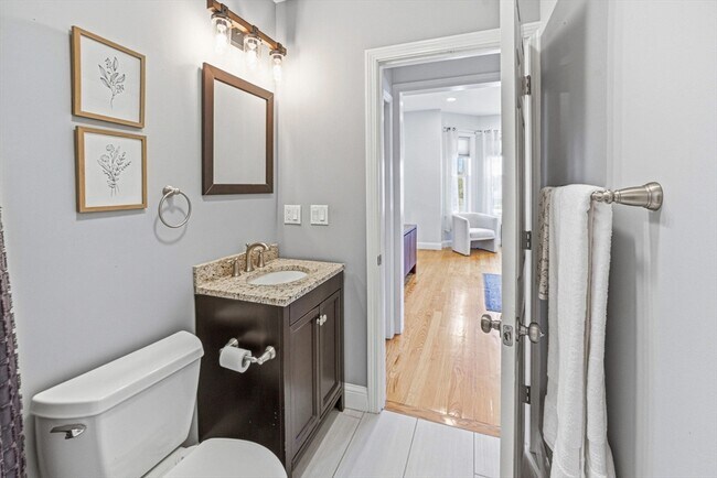 Building Photo - 659 Moody St