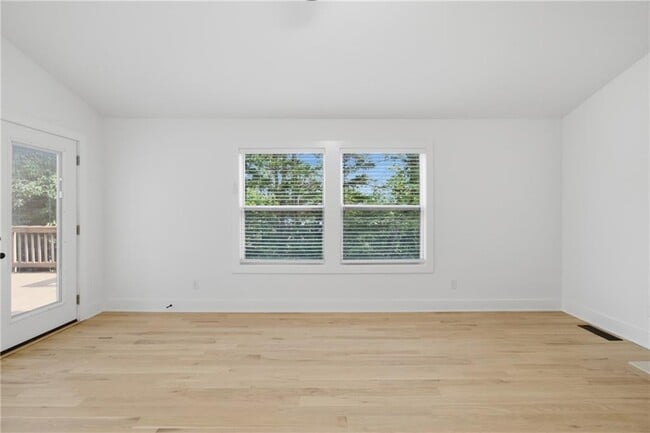 Building Photo - 230 Pinebridge Ct