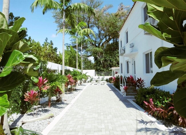 Building Photo - 623 NE 61st St