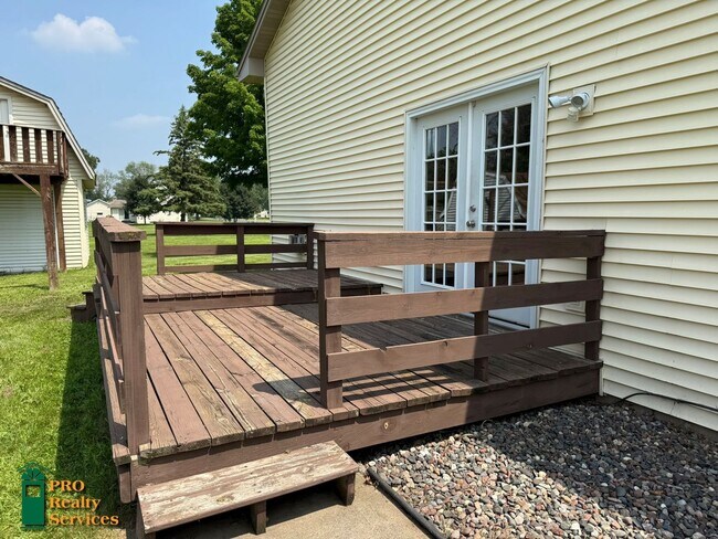 Building Photo - 3 Bedroom Home in Maple Grove