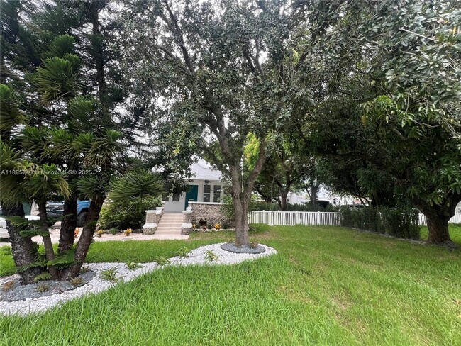 Building Photo - 130 SW 1st Ave