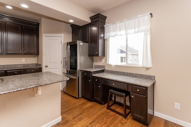 Building Photo - Beautiful Home with Stunning Views!