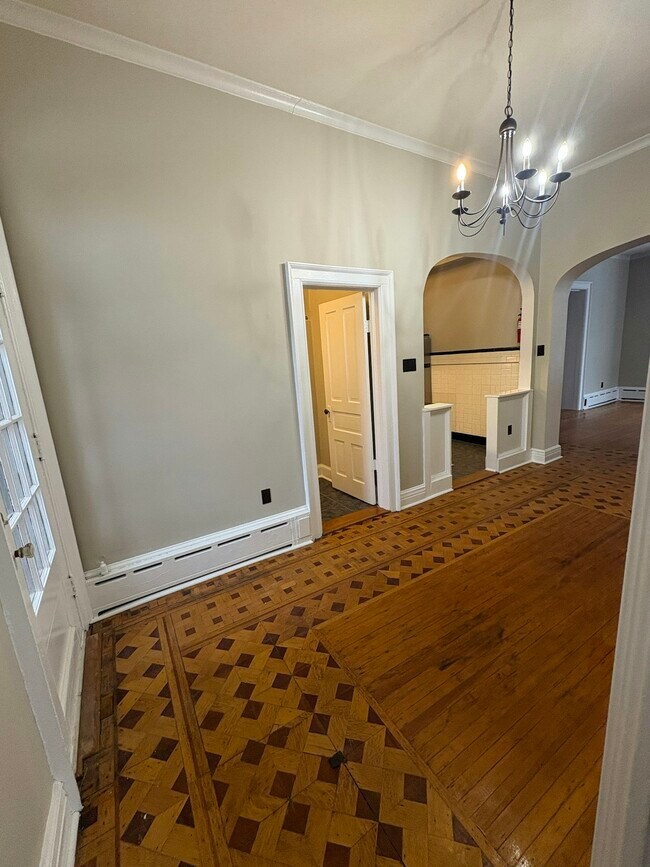 Building Photo - 509 Monroe Ave