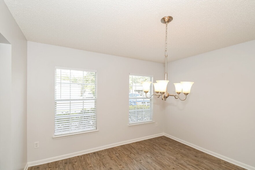 Building Photo - 14139 Crestwick Dr W