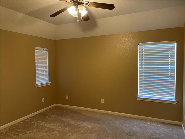 Building Photo - 2721 Hidden Landing Dr