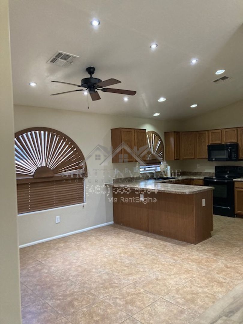 Building Photo - 4445 E Amarillo Dr