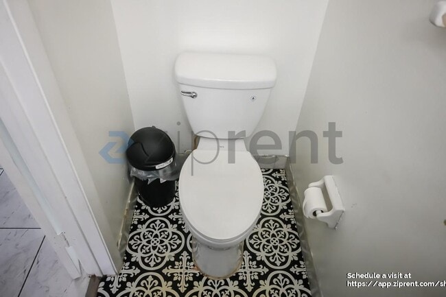 Building Photo - 9761 Riverside Dr