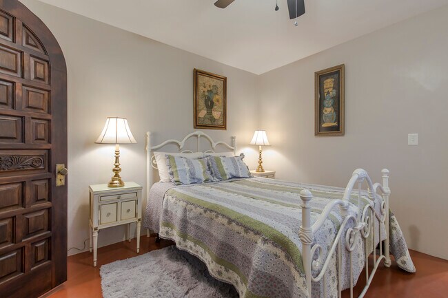 Building Photo - 3816 E Lee St