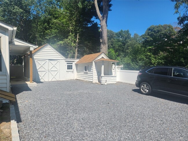 Building Photo - 807 Meadow Rd