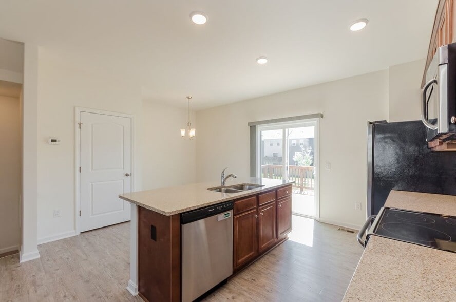 Building Photo - 172 Drexel Ct