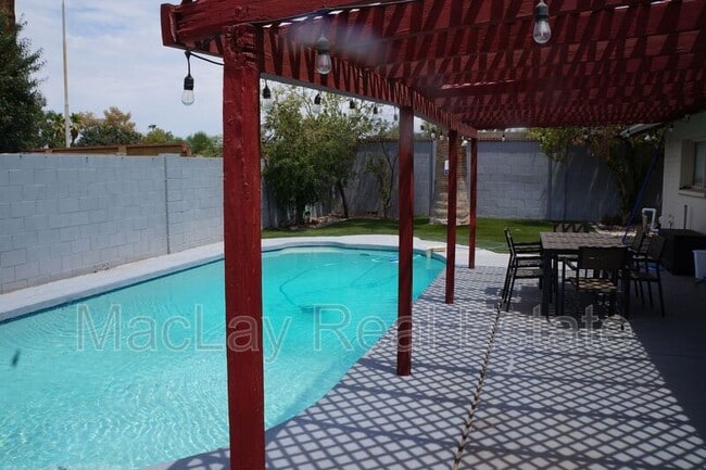 Building Photo - 1732 E Hermosa Dr