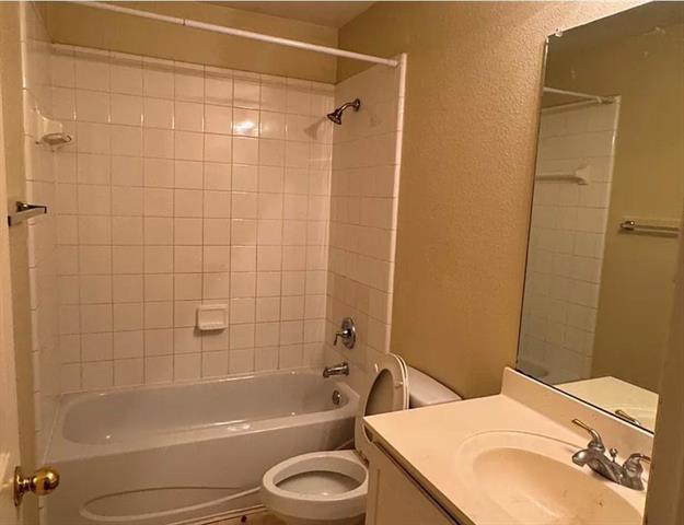 Building Photo - 5013 Goldenrod Dr