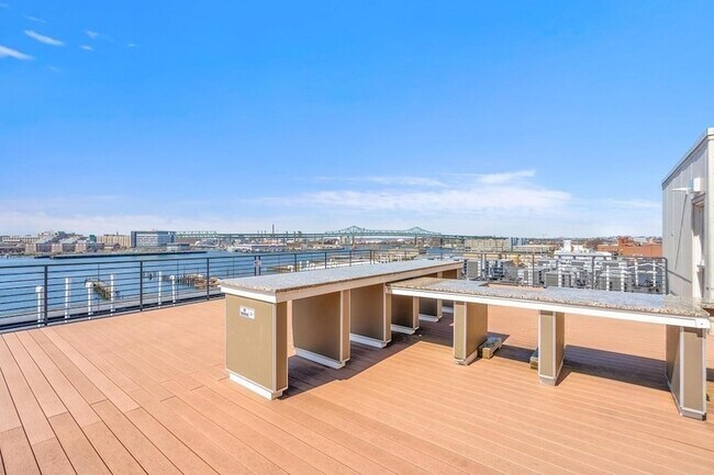 Building Photo - 248 Meridian St