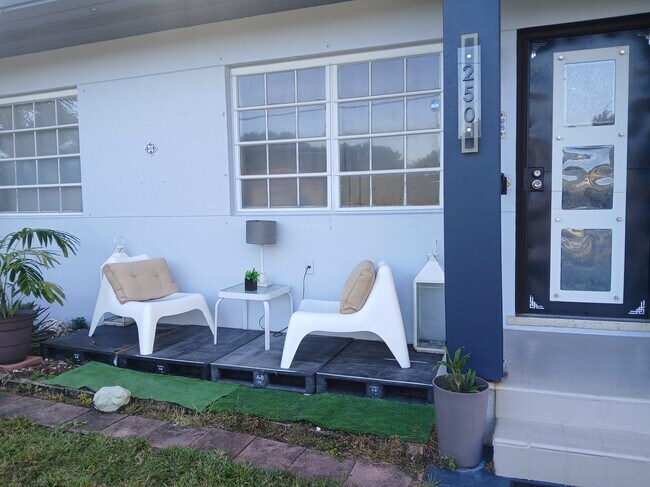 Building Photo - 260 SW 48th Ct