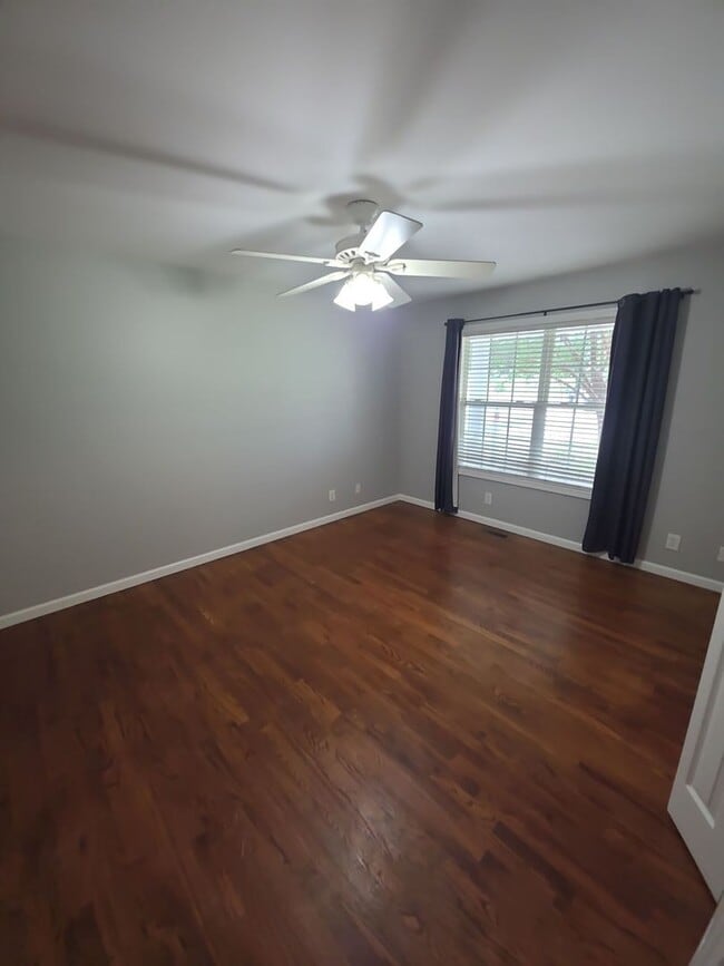 Building Photo - Bright 3 Bedroom Home with Basement, Backyard, and Garage