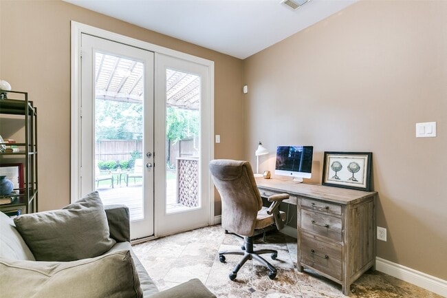 Building Photo - 5742 Kiam St