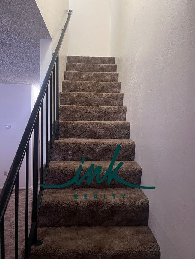 Building Photo - Lovely Gardnerville Townhome