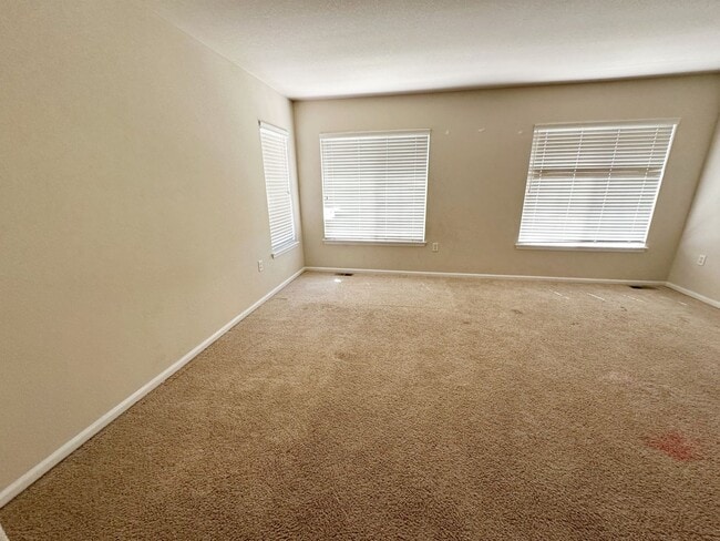 Building Photo - Bright, Spacious 2-Bedroom Home in Aurora with Room to Grow