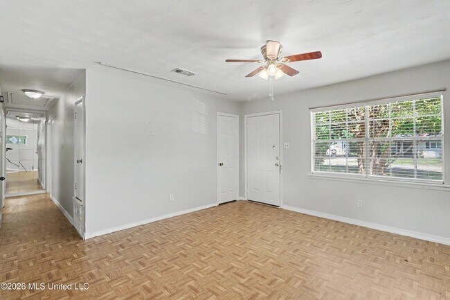 Building Photo - 4625 Hilltop Dr