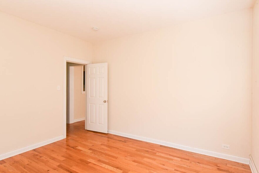 Building Photo - 1314 Oak Ave