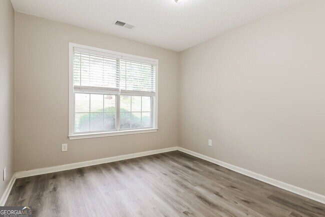 Building Photo - 10990 Knotty Pine Pl