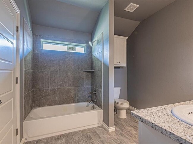 Building Photo - 409 Grove St