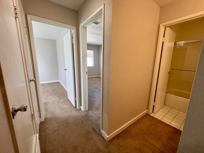 Building Photo - 1055 Mohr Ln