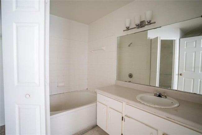 Building Photo - 13037 Mulberry Park Dr