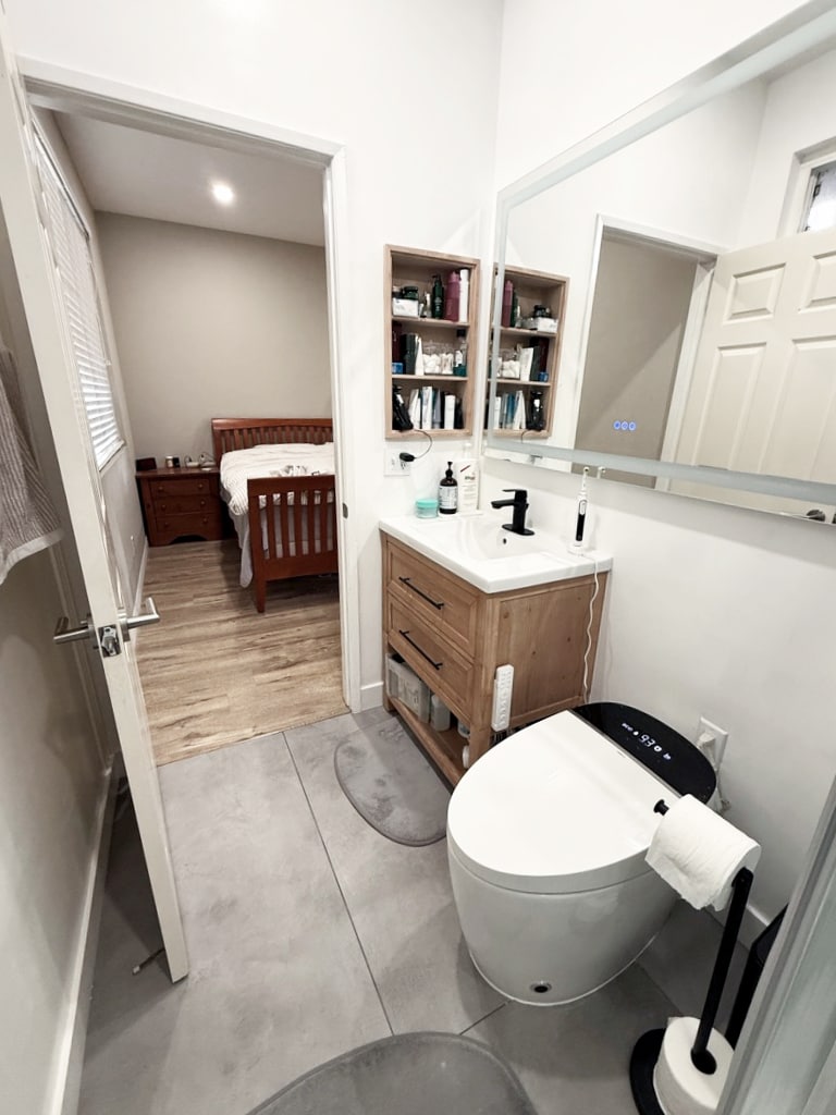 Building Photo - 5051 Rosewood Ave