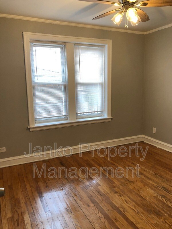 Building Photo - 2909 W 56th St