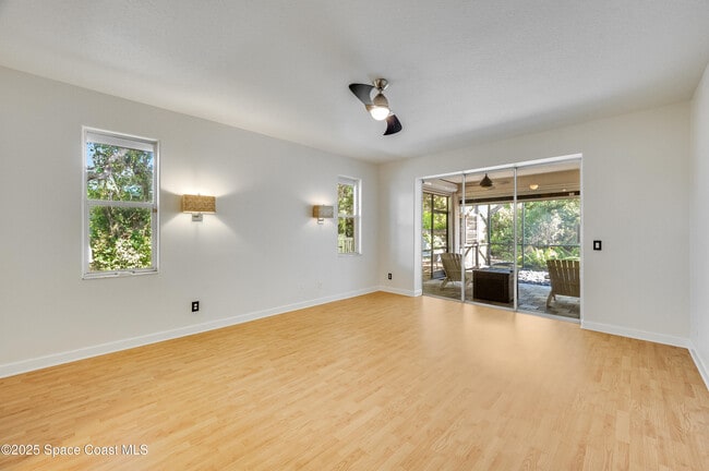 Building Photo - 129 Signature Dr