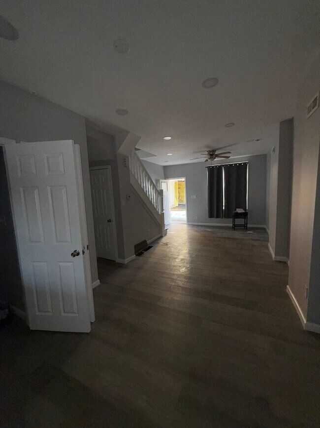 Building Photo - 27 E Rittenhouse St