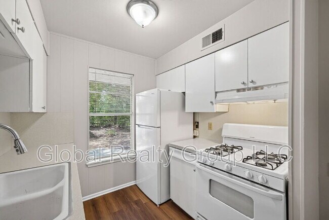 Building Photo - 103 Brettonwood Dr