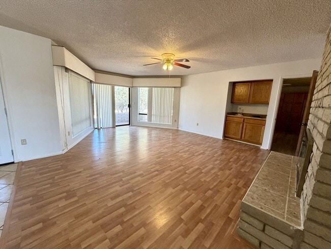 Building Photo - 3028 S Fairway Ave