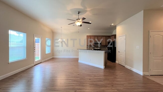 Building Photo - Wonderful 3/2.5/2 in Fantastic Lake Dallas Location For Rent!