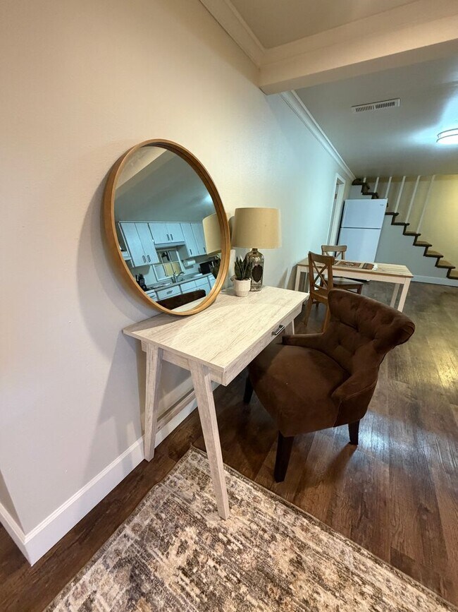 Building Photo - Newly remodeled and furnished 1 bedroom