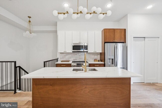 Building Photo - 5034 Florence Ave