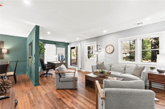 Building Photo - 1333 Victor Rd NE