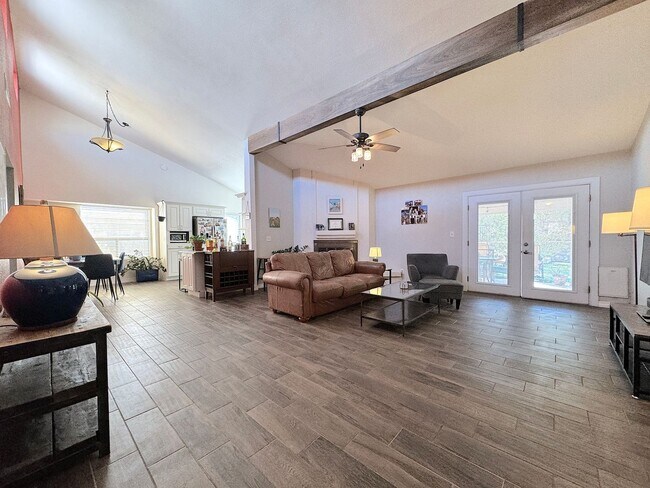 Building Photo - 6851 Amposta Dr