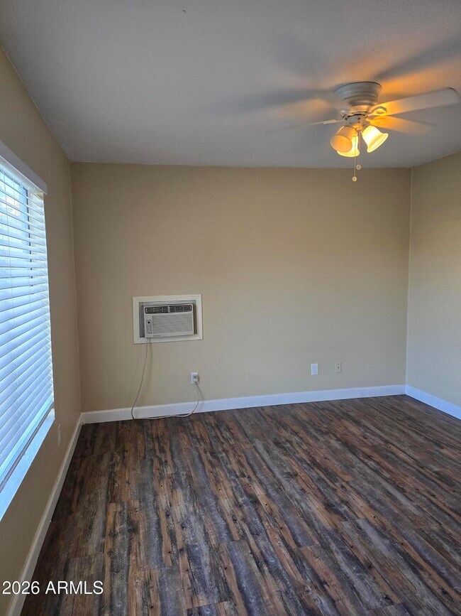 Building Photo - 9002 W Roma Ave